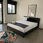 Lovely Flat In Tel Aviv 32