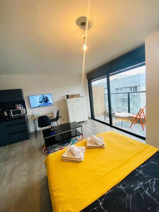Lovely Flat In 32 Apartment